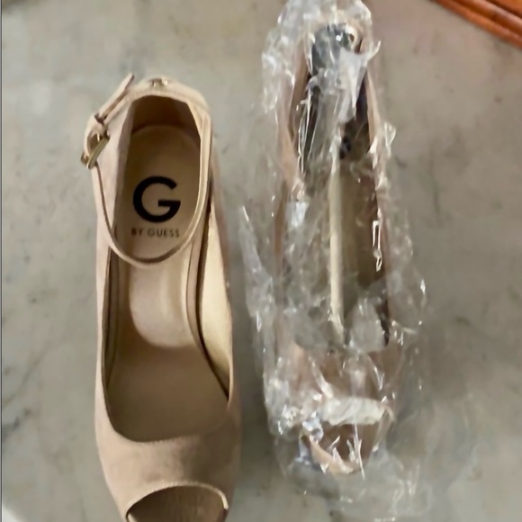 Guess ankle strap peep toe faux suede elegant heels 👠 - Picture 3 of 5